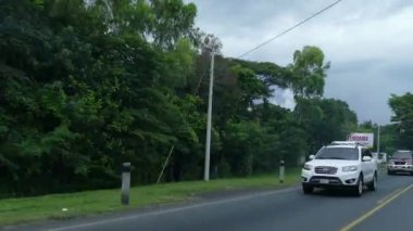 saklardı Road'da Masaya için sürüş