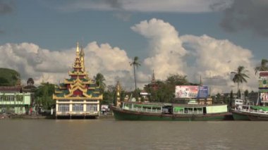 Pathein, feribot manzarası