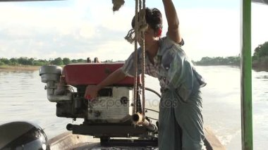 geçiş Nehri feribot ile