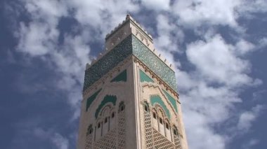 Hassan Ii Mosque gökyüzü önünde 