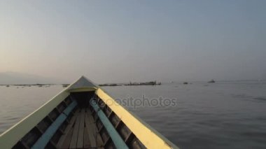 Nyaung Shwe Nehri üzerinde sürme 