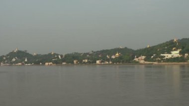 Ayeyarwady river, pagodadan manzara görüntüleyin. 