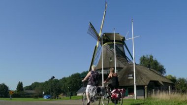 Windmill Bisiklete binme kadınlar