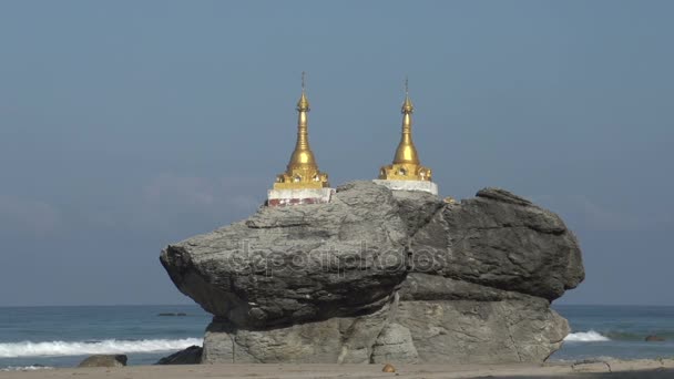 Kyauk Maumghnama w Pagodzie beach — Wideo stockowe