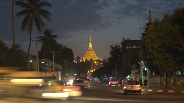 Shwedagon pagoda w nocy — Wideo stockowe