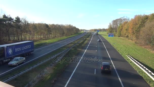 Ruch na autostradzie A1 w Holandii — Wideo stockowe