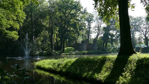 Fuente del río en la finca Oldruitenborgh — Vídeo de stock