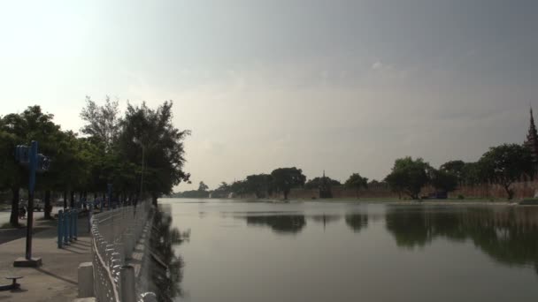 Amarapura, solnedgång på U-bein bridge — Stockvideo