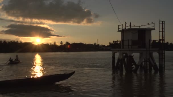 Pathein, sunset at the Irrawaddy river — Stock Video