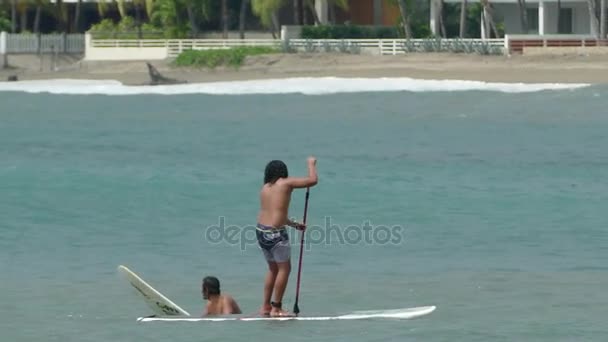 Stand-up paddle surf hombre — Vídeos de Stock