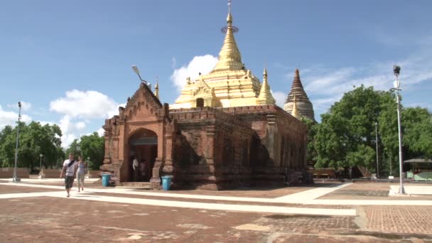 Złota pagoda w mieście Bagan — Wideo stockowe