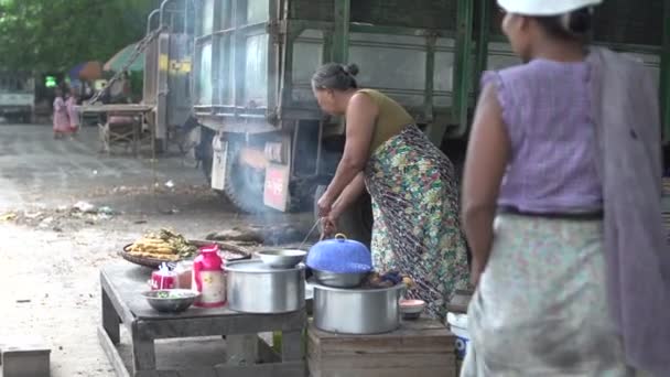 Азиатский уличный рынок — стоковое видео