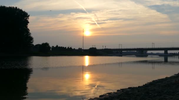 Sunset at the IJssel river — Stock Video