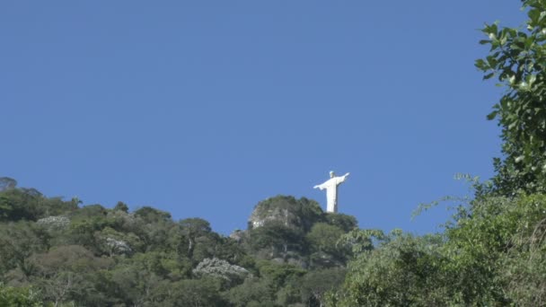 Cristo Redentor no céu nublado — Vídeo de Stock