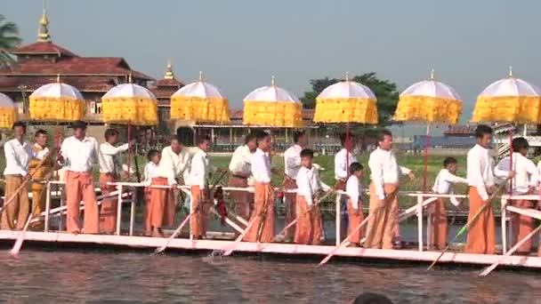 Festival de Phaung Daw Oo Pagoda — Vídeo de Stock