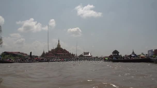 Phaung Daw Oo Pagoda Festival — Stockvideo