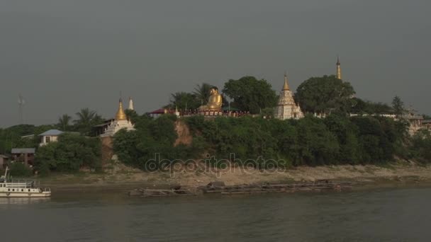 Řeky Ayeyarwady, pagody pozorování krajiny — Stock video