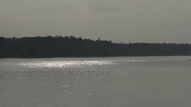 Pagody widok na Bagan od statek wycieczkowy — Wideo stockowe