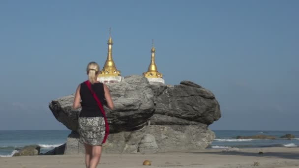 Kyauk Maumghnama Pagoda — Wideo stockowe