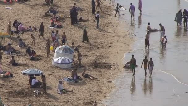 Сцена на пляже Рабат — стоковое видео