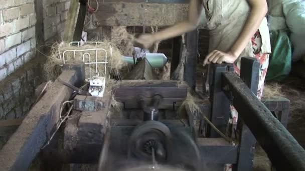 Fabrication de corde à partir de fibre de coco — Video