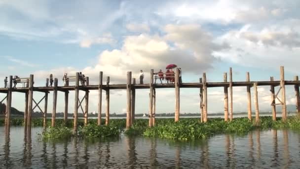 阿马拉布拉，日落在 U 贝因美桥 — 图库视频影像