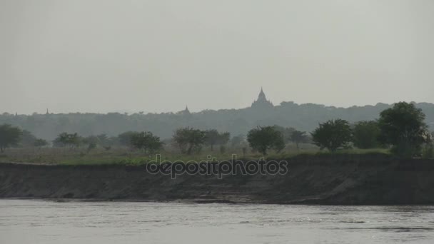 Pagode vista su Bagan dalla nave da crociera — Video Stock