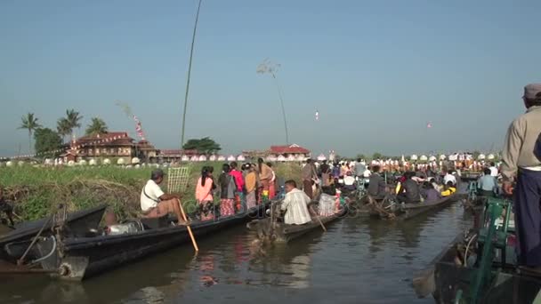 Festival de Phaung Daw Oo Pagoda — Vídeos de Stock