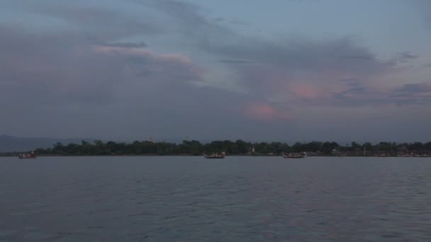 Amarapura, puesta de sol en el puente U-bein — Vídeos de Stock