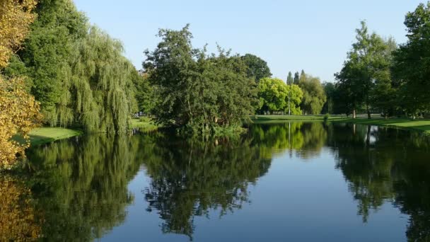 Lagoa em Kampen no dia ensolarado — Vídeo de Stock
