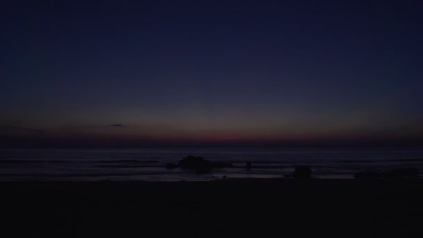 Puesta de sol en la playa de Ngwe Saung — Vídeo de stock