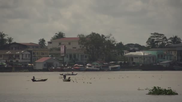 Barco en el río Irrawaddy — Vídeos de Stock