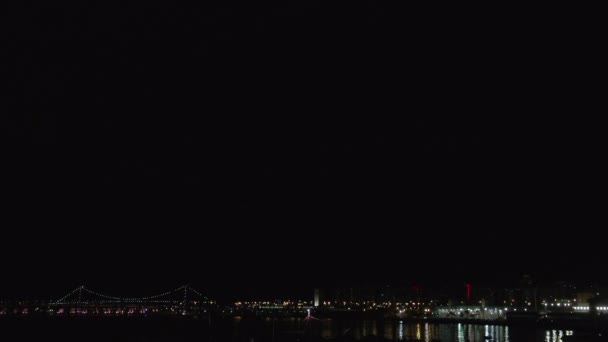 弗洛里亚诺波利斯 Hercilio 鲁兹大桥 夜间地平线的画面 — 图库视频影像