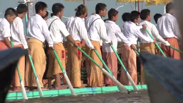 Phaung Daw Oo Pagoda Festival — Stok video