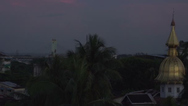 Pôr do sol sobre o horizonte Yangon — Vídeo de Stock