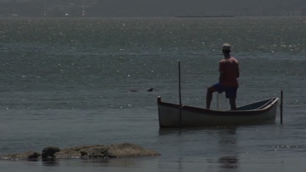 Laguna, fisherman in boat — Stock Video