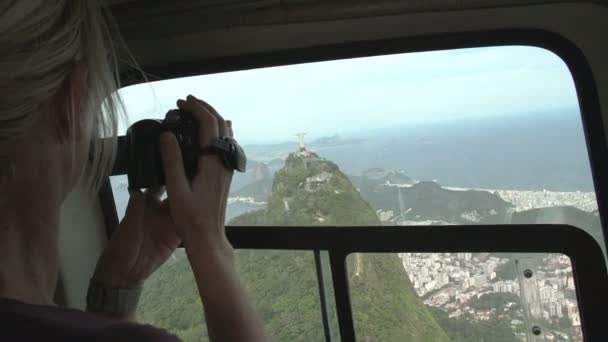 Frau erschießt Copacabana-Strand in Rio — Stockvideo