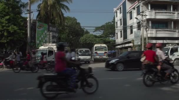 만 달 레이, 거리에서 교통 — 비디오