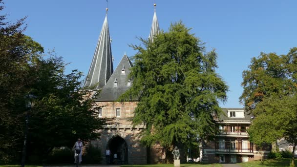 Portão da cidade de Kampen — Vídeo de Stock