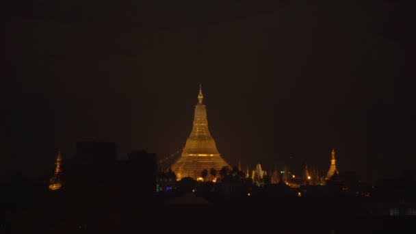 밤에 Shwedagon 파고다 — 비디오