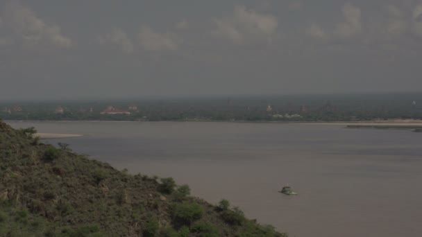 Overzicht van eiland naar Bagan skyline — Stockvideo