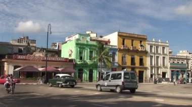 Havana'nın sokaklarında trafik