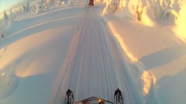 Kar motosikletleri turistik yolculuk 