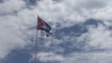 Küba 'nın dalgalı bayrağı