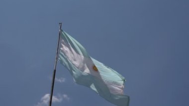 Arjantin bayrağı mavi gökyüzüne görüntüleri 