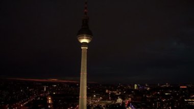 Gece Berlin TV kulesi 
