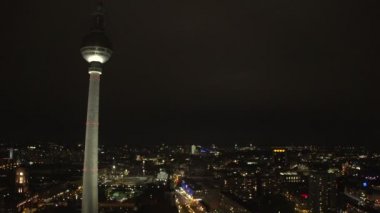Gece Berlin TV kulesi 