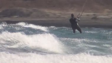 La Gomera plajda kitesurfers