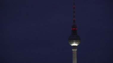Gece Berlin TV kulesi 
