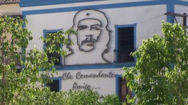 Bina Che Guevara'nın portresi